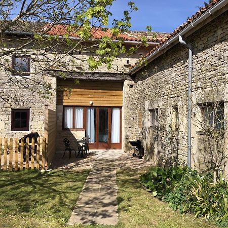 Blacksmiths Apartment In Blanzay - 1 Bed Exterior foto